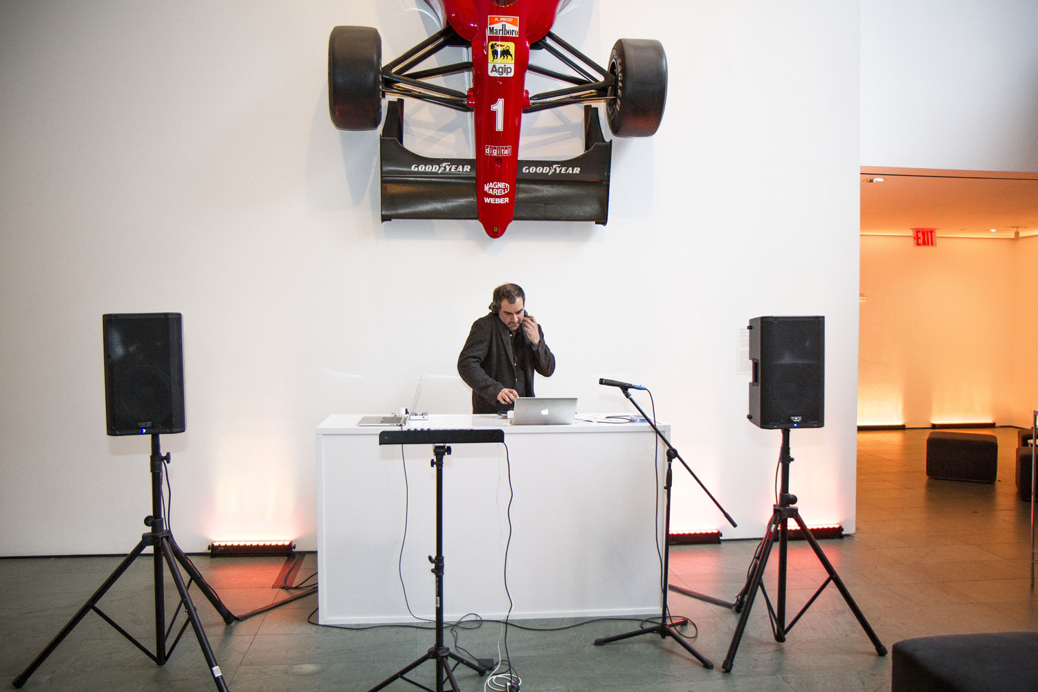 Mãos Performance, MoMA